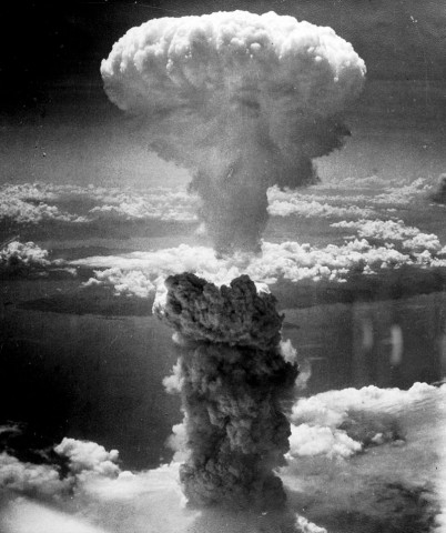 1945-08-09_Nagasakibomb_NationalArchivUSA_CharlesLevy_Gemeinfrei